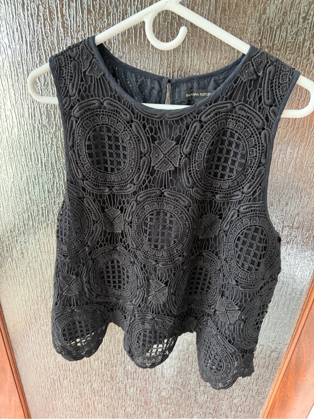 🖤 Banana Republic XL Black Lace Overlay Tank – Scalloped Hem